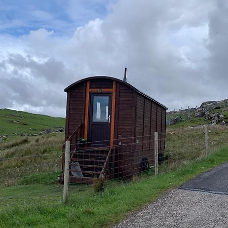 Eco Crofters Wagon By The Beach Oldshoremore Exterior photo
