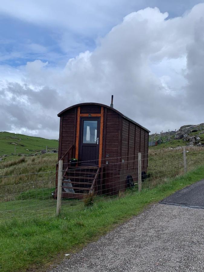 Eco Crofters Wagon By The Beach Oldshoremore Exterior photo