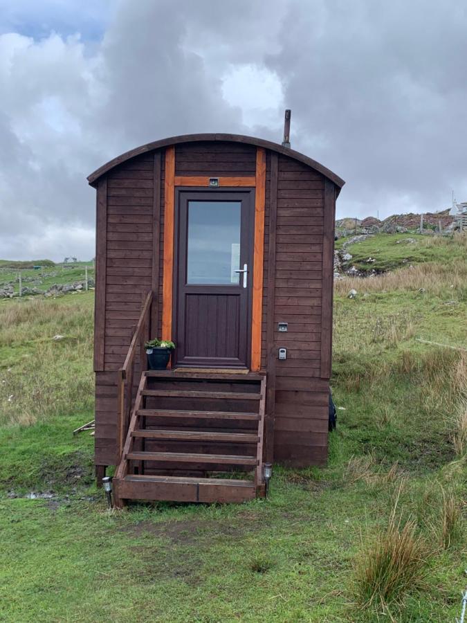 Eco Crofters Wagon By The Beach Oldshoremore Exterior photo