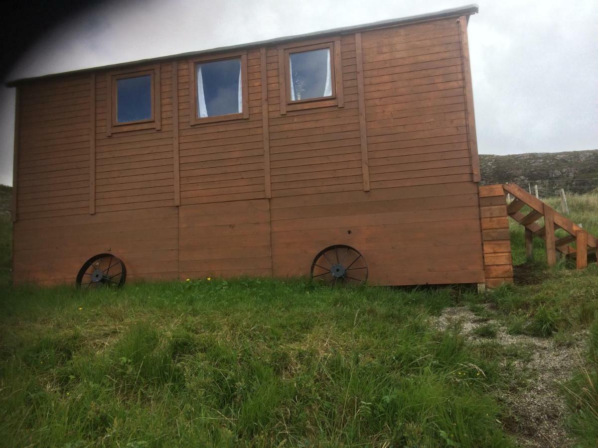 Eco Crofters Wagon By The Beach Oldshoremore Exterior photo
